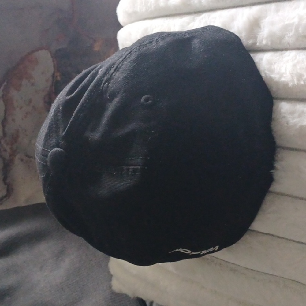 Volcom fitted hat - Picture 3 of 4
